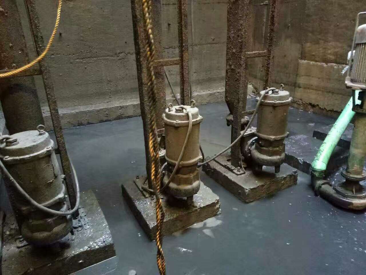 华亭污水池清理