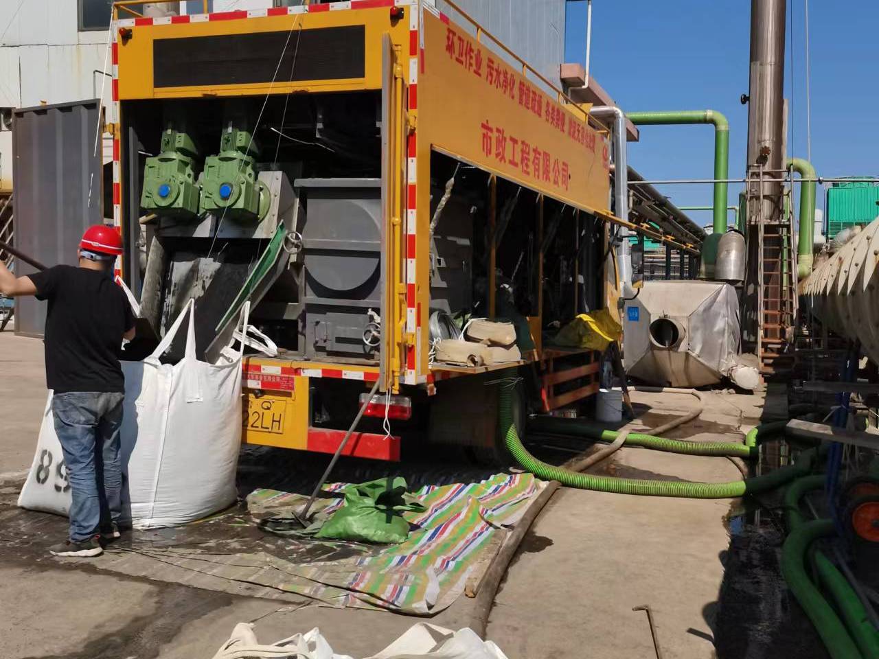 华亭淤泥压干处理